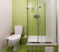 Кровать в шестиместном номере с ванной комнатой в Kdhostel