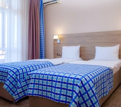 Супериор с просторным балконом и двумя раздельными кроватями в Ассоль