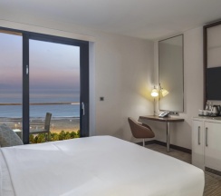 Двухместный номер Executive с балконом и с видом на море (двуспальная кровать) в Hilton Batumi