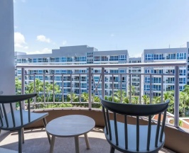 Двухместный номер Deluxe с балконом 2 отдельные кровати в Heeton Concept Hotel Pattaya by Compass Hospitality