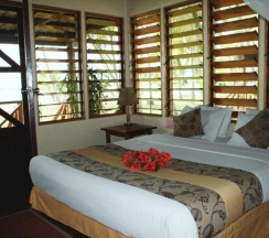 Бунгало рядом с пляжем в Club Fiji Resort