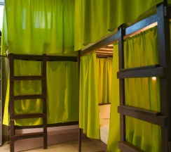 Мужской шестиместный номер (Нижнее) в Sunny Sochi Hostel