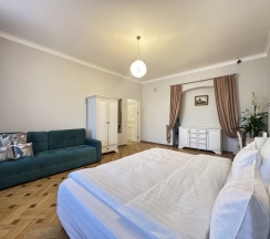 3ех комнатная квартира. пр. Невский д.63 в ГудРест