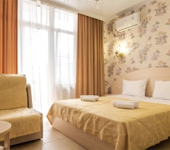 Трехместный номер Комфорт с балконом в Сюзэн