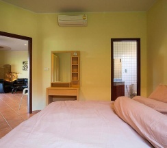 Коттедж с 3 комнатами в Sea Breeze House