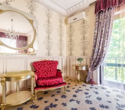 Luxe в Villa Italy