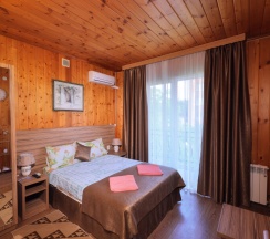 Двухместный номер с балконом в Лорис