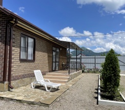 Апартаменты улучшенные с кухней и балконом в Между гор