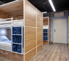 Кровать в 10-и местном общем номере в Roomy Hostel