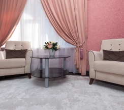 Люкс 2-х комнатный 2-х местный с большой кроватью в Жемчуг