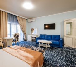 Семейный номер с балконом в Dvin