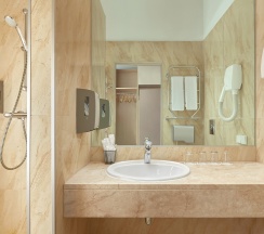 Семейный в Пятый угол