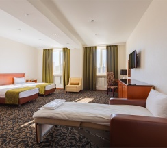 Бизнес класс комфортный с двумя кроватями или одной двуспальной кроватью и креслом-кроватью в Бенефит Плаза