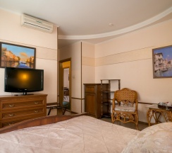 Двухместный полулюкс с видом на город двуспальная кровать в Incanto Hotel