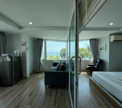 Семейный люкс с видом на море в The Beach Front Resort Pattaya  - SHA Plus