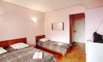 Трёхместный номер в 9-этажном корпусе Стандарт в Колхида