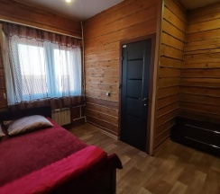 Коттедж с 5 комнатами с балконом и с красивым видом из окна в Удачный