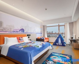 Двухместный семейный номер Deluxe двуспальная кровать в Hampton by Hilton Qingdao Jiaodong International Airport South Hotel