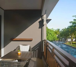 Номер с балконом и с видом на бассейн в Phuket Marriott Resort And Spa, Nai Yang Beach