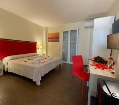 Двухместный номер Standard с балконом двуспальная кровать в Felicity Residence