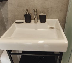 Happy House в The Les