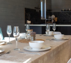 Коттедж улучшенный с 2 двуспальными кроватями в Любовь и Горы