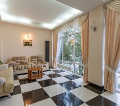 Четырёхместный коттедж Superior с балконом и с красивым видом из окна в Нептун-2