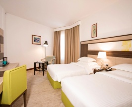 Двухместный номер Deluxe (2 отдельные кровати) в BM Beach Hotel