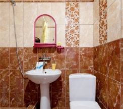 Улучшенный трехместный номер с балконом в Guest house city center