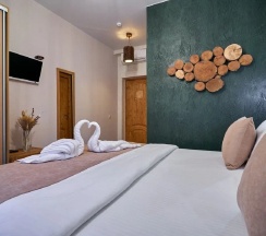 Стандарт двухместный с двуспальной кроватью в Wood House