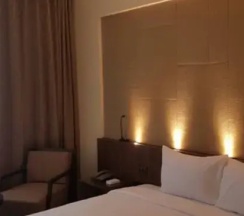 Двухместный номер Superior двуспальная кровать в Miracle Transit Hotel