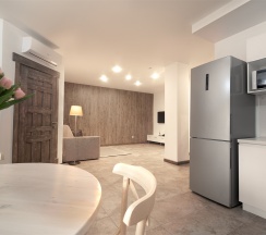 Улучшенные апартаменты с балконом в Co-Co Village