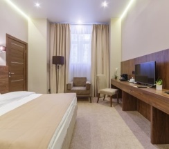 Улучшенный номер «SUPERIOR» с одной кроватью и диван-кроватью в Riverside Hotel