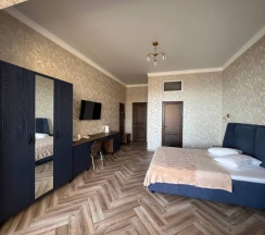 Двухместный люкс с балконом и с красивым видом из окна двуспальная кровать в Blacksea