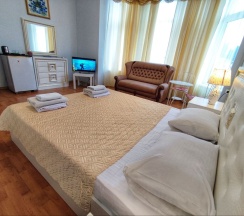 №7 двуспальная кровать с видом на море, бассейн и горы в Elit house