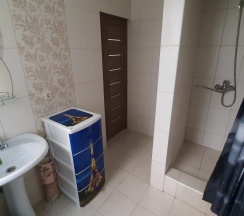 12. Четырехместная комната (стандарт). 1 кровать широкая + 2-х ярусная кровать в Левладиа.ру