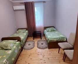 Трёхместный номер Standard с балконом 3 отдельные кровати в Мрана