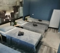 Четырёхместные апартаменты c 1 комнатой с балконом в Квартира Калина на Заводской 4