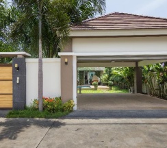 Вилла с 4 комнатами с балконом в Tropicana Pool Villa