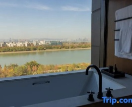 Двухместный номер Standard с видом на реку 2 отдельные кровати в The Lalu Nanjing