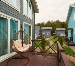 Коттедж с террасой и уличным джакузи в Ялкала