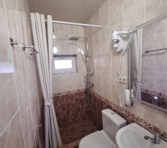 "КЛАССИК 5" Стандартный двухместный номер с раздельными односпальными кроватями и диваном на 1 этаже в Цитрус