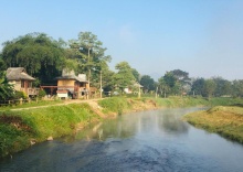 Шале в Golden Hut -Chill Bungalows in town黄金泰式传统独栋小屋