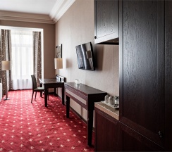 Номер Делюкс с одной большой кроватью и диван-кроватью в Petro palaсe hotel