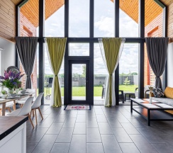 Апартаменты с 3 комнатами с балконом в Barns Village