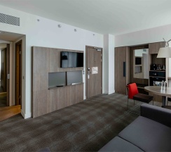 Номер Люкс для маломобильных - с двуспальной кроватью в Novotel Москва Киевская