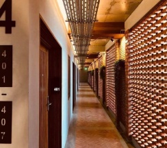Двухместный номер Standard с балконом двуспальная кровать в Laekhon Nonbai Hotel