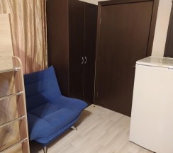 Кровать в 8-местном мужском номере (4 этаж) в Диско