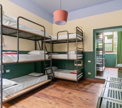 Кровать в общем номере в Ostello Bello Firenze