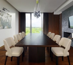 Люкс Presidential с балконом и с видом на реку в Minsk Marriott Hotel